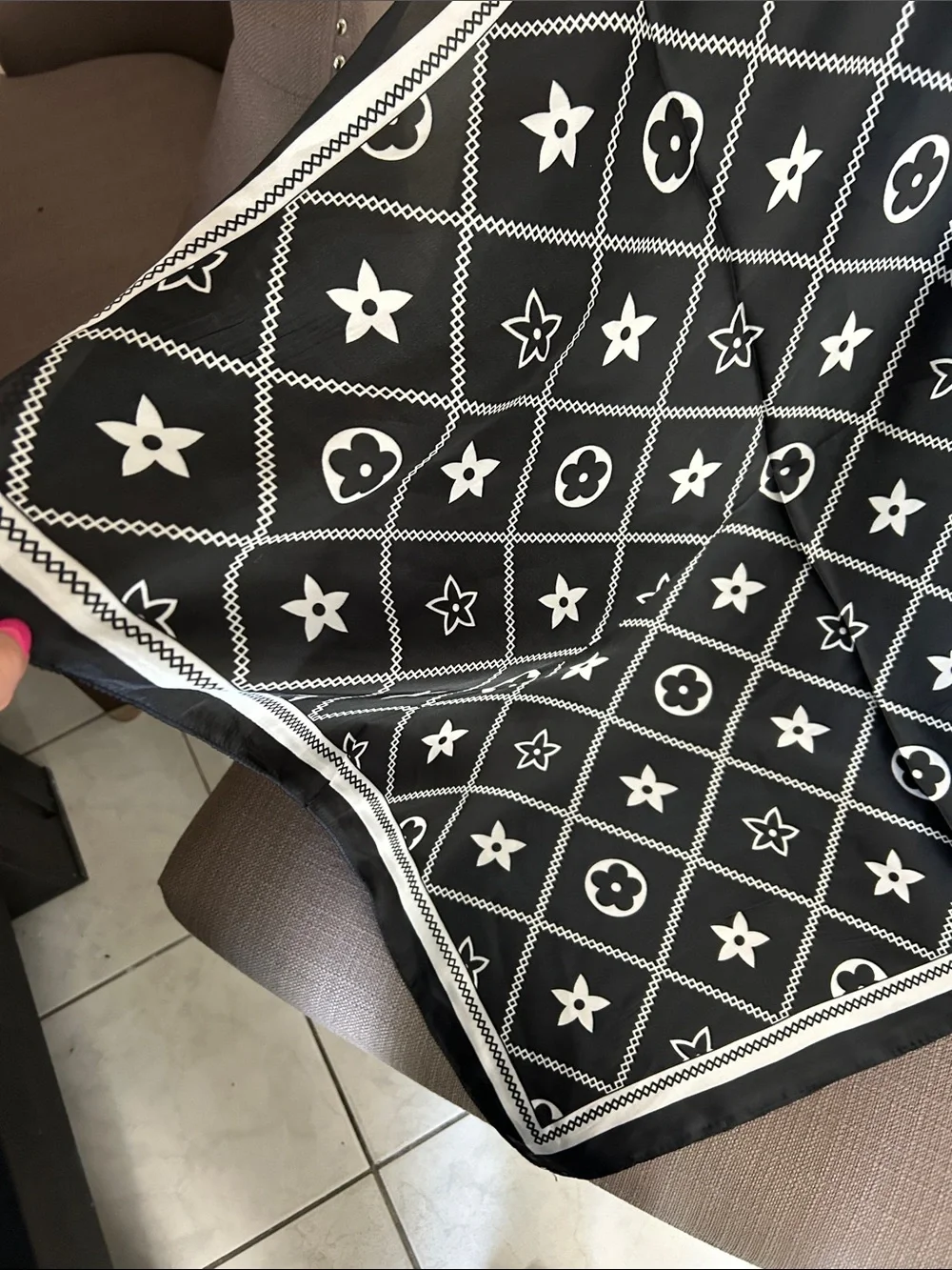Black and White Star & Flower Pattern Scarf